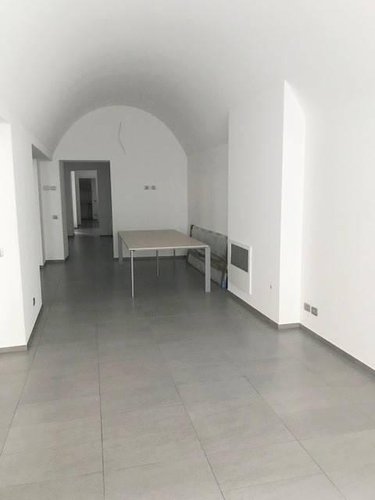 A665 Negozio di 100mq in affitto centrale Bergamo