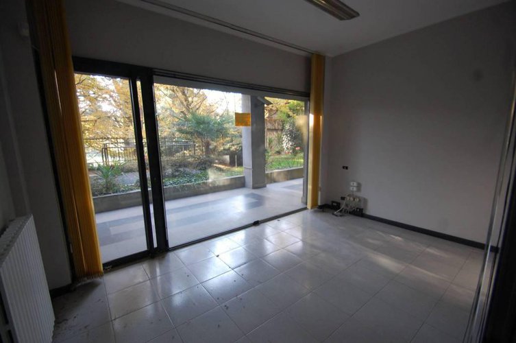 A667P Bergamo centrale negozio ufficio 80mq con vetrina