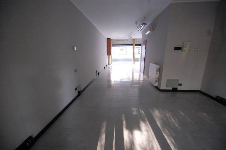 A667P Bergamo centrale negozio ufficio 80mq con vetrina Bergamo