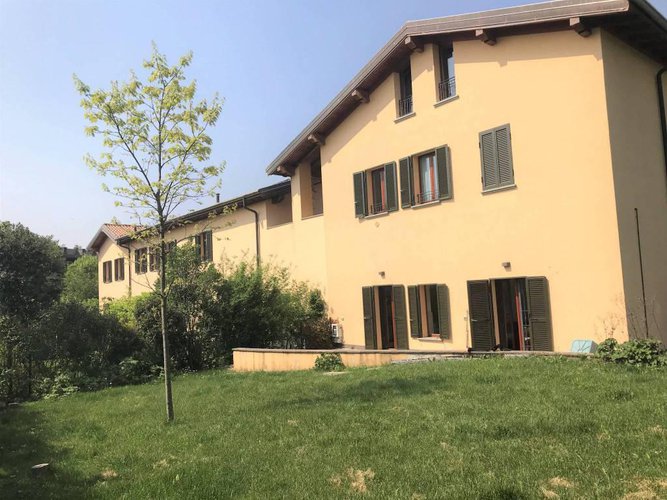 0998 Quadrilocale di 200mq con giardino Bergamo