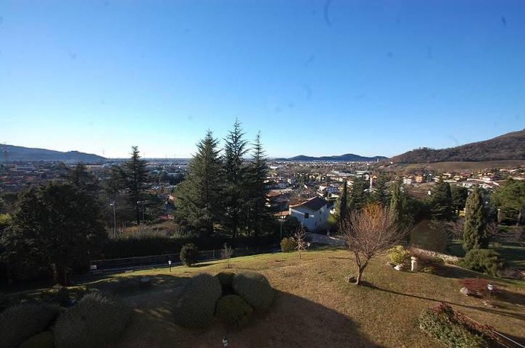 Cenate Sotto pentalocale di 190 in Castello Cenate Sotto