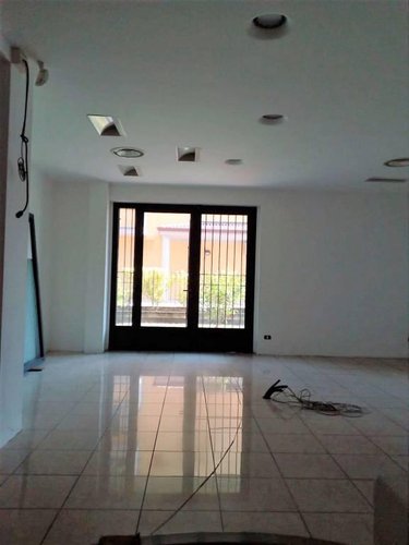 A757 Vertova ufficio / negozio laboratorio di 150mq +110mq Vertova