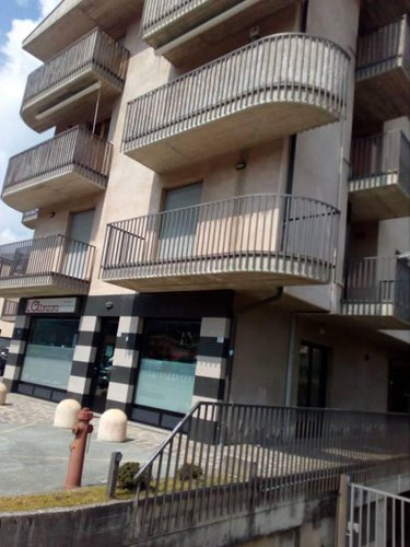 A757 Vertova ufficio / negozio laboratorio di 150mq +110mq Vertova