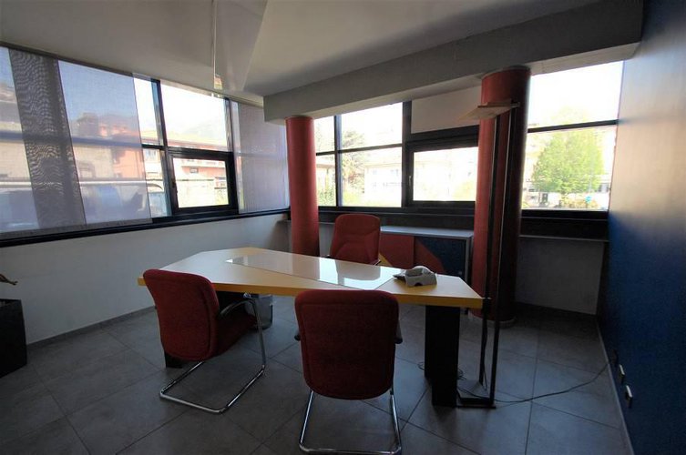 1015P Erba ufficio di 80mq Erba