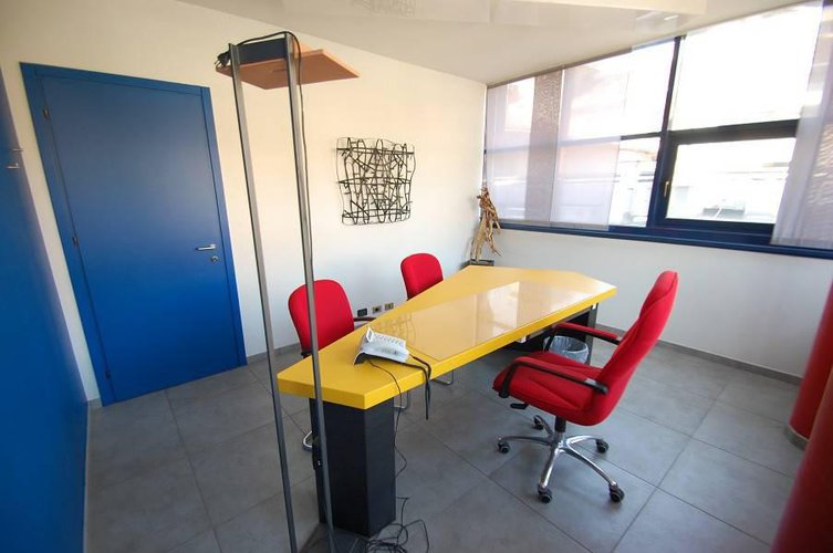 1015P Erba ufficio di 80mq Erba