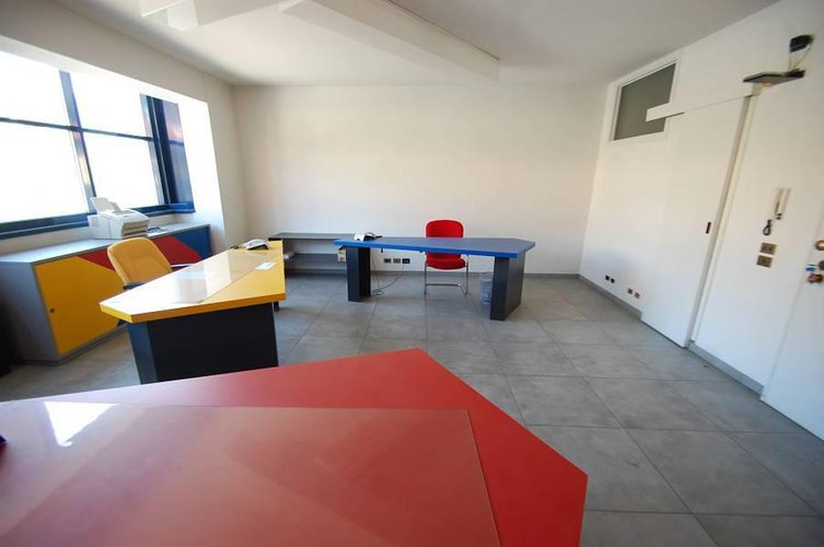 1015P Erba ufficio di 80mq Erba