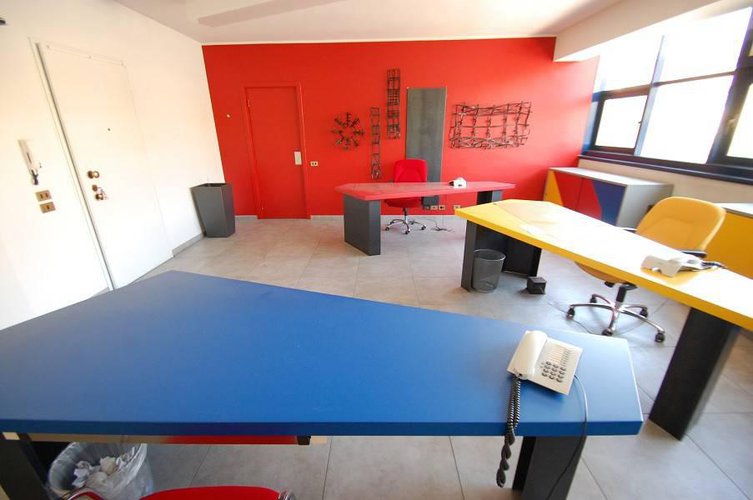 1015P Erba ufficio di 80mq Erba