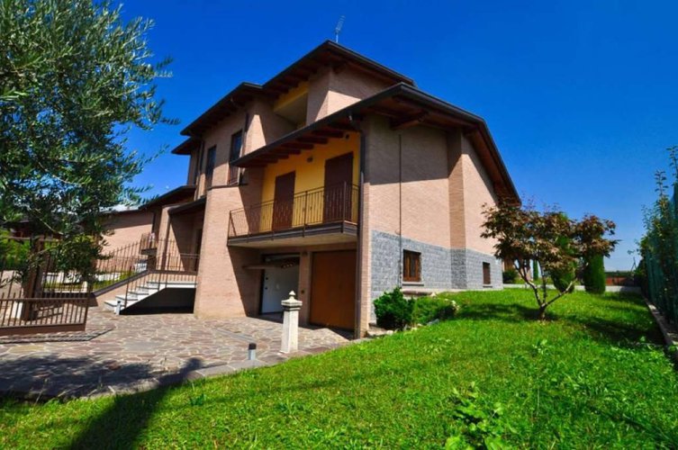 VILLA BIFAMILIARE IN VENDITA A CARVICO