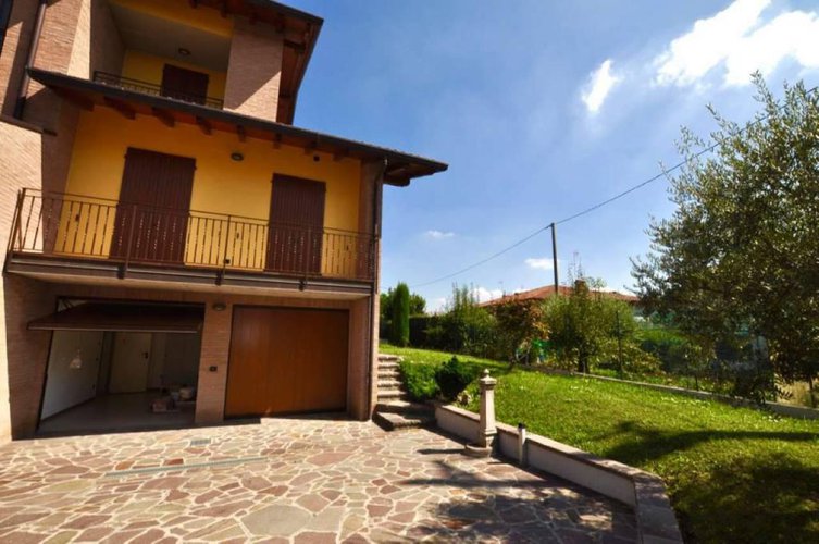 VILLA BIFAMILIARE IN VENDITA A CARVICO Carvico