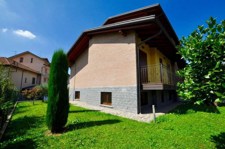 VILLA BIFAMILIARE IN VENDITA A CARVICO Carvico