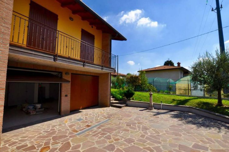 VILLA BIFAMILIARE IN VENDITA A CARVICO Carvico