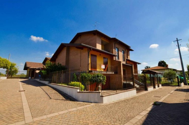 VILLA BIFAMILIARE IN VENDITA A CARVICO Carvico