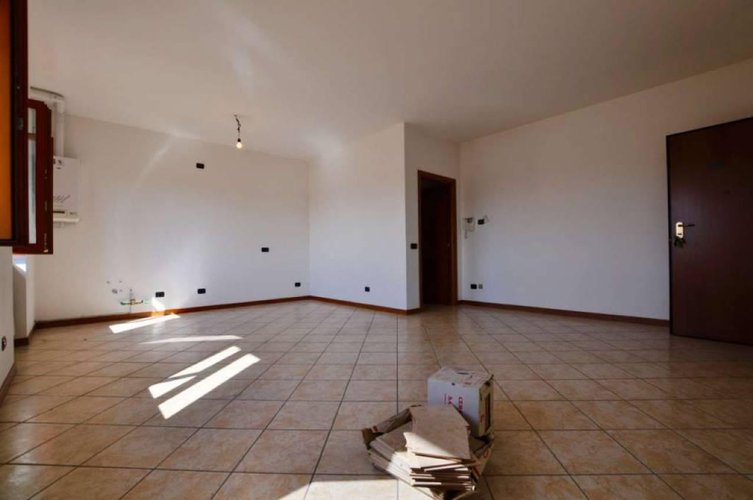 TRILOCALE IN VENDITA A PRESEZZO Presezzo