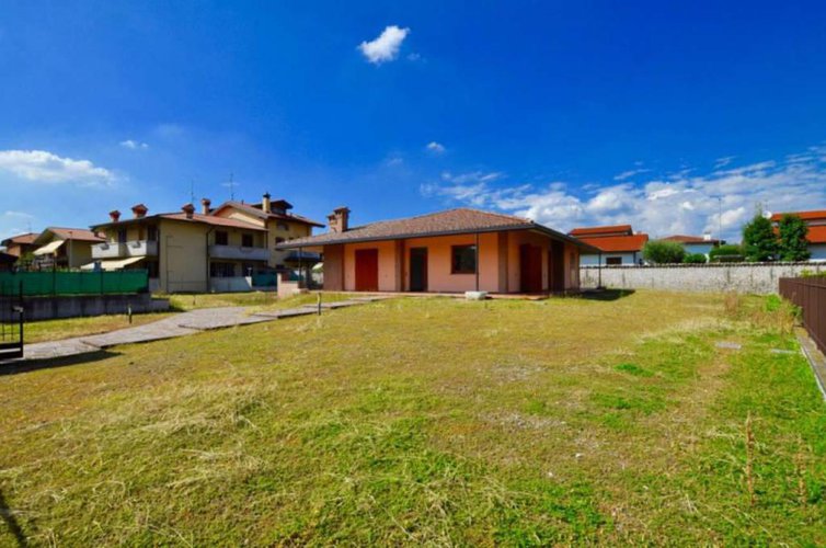 VILLA SINGOLA IN VENDITA A PRESEZZO Presezzo