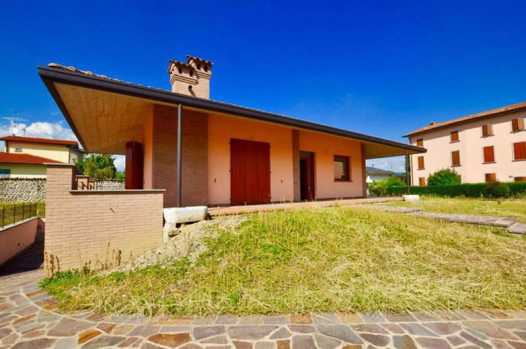 VILLA SINGOLA IN VENDITA A PRESEZZO Presezzo