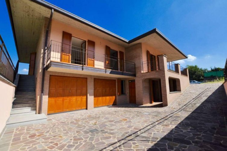 VILLA SINGOLA IN VENDITA A PRESEZZO Presezzo