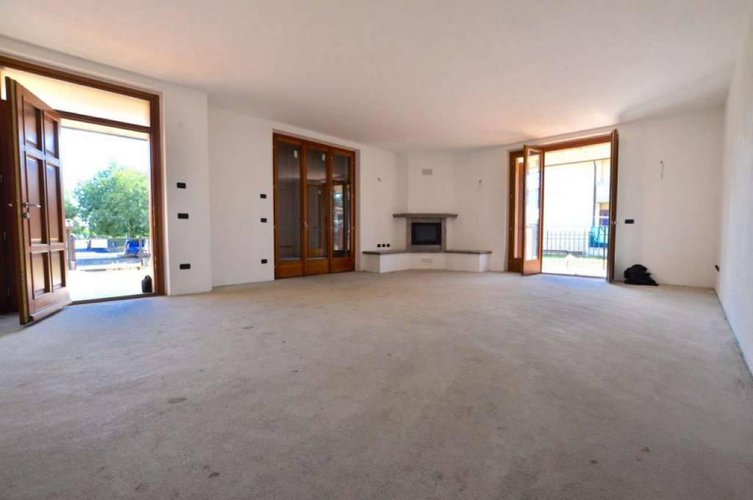 VILLA SINGOLA IN VENDITA A PRESEZZO Presezzo