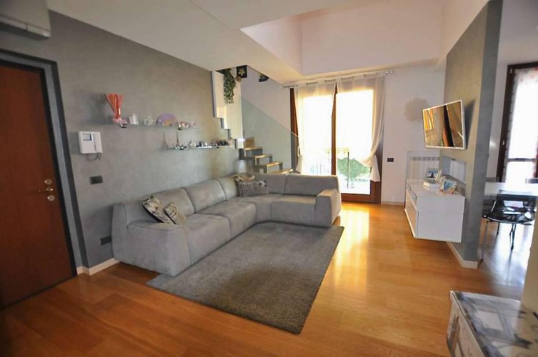 QUADRILOCALE IN VILLA IN VENDITA A CALUSCO D'ADDA Calusco d'Adda