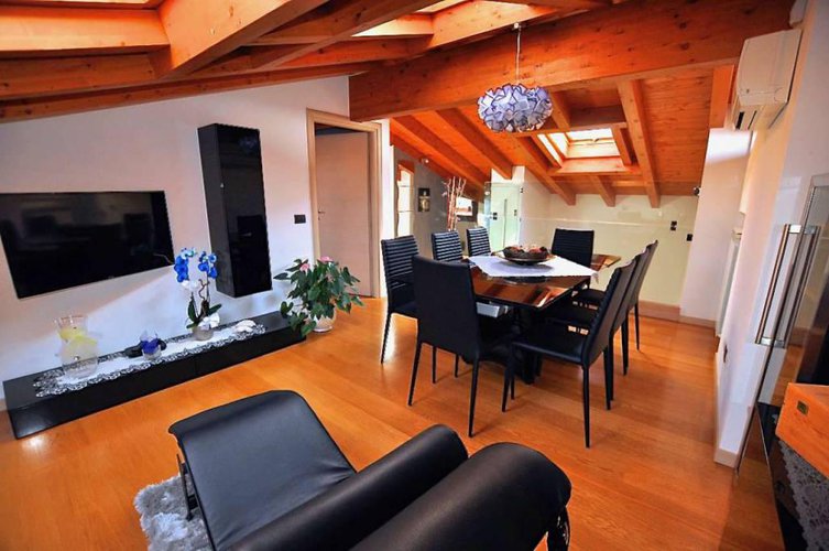 QUADRILOCALE IN VILLA IN VENDITA A CALUSCO D'ADDA Calusco d'Adda