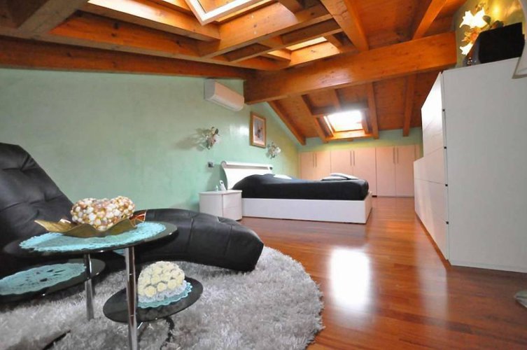 TRILOCALE IN VILLA IN VENDITA A CALUSCO D'ADDA Calusco d'Adda