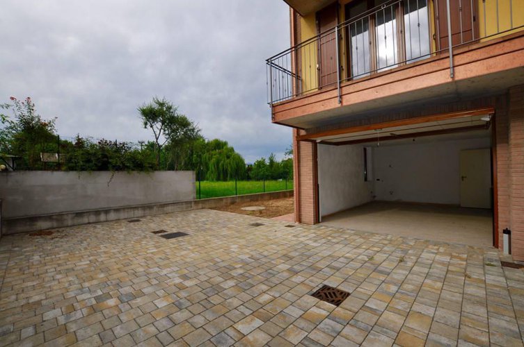 VILLA IN VENDITA A MEDOLAGO Medolago