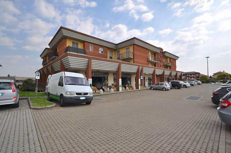 VENDESI BOX SINGOLO E 1\2 A CALUSCO D'ADDA Calusco d'Adda