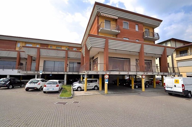 VENDESI BOX SINGOLO E 1\2 A CALUSCO D'ADDA Calusco d'Adda