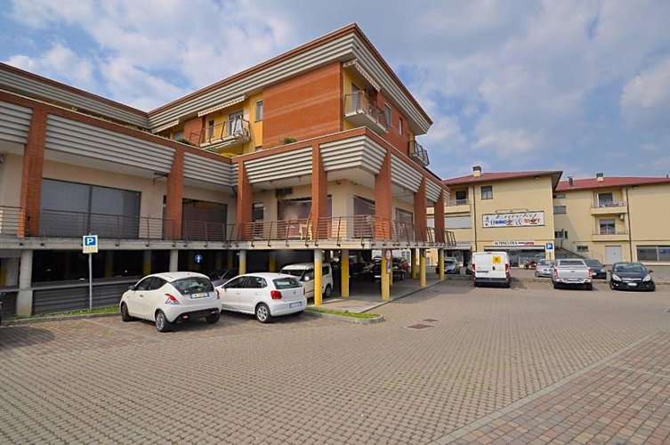 VENDESI BOX SINGOLO E 1\2 A CALUSCO D'ADDA Calusco d'Adda