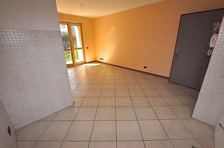 VENDESI BILOCALE CON GIARDINO A LOCATE Ponte San Pietro