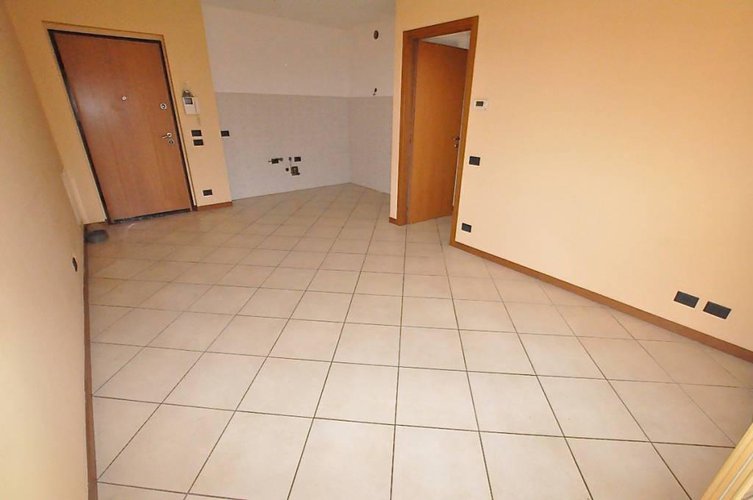 VENDESI BILOCALE CON GIARDINO A LOCATE Ponte San Pietro