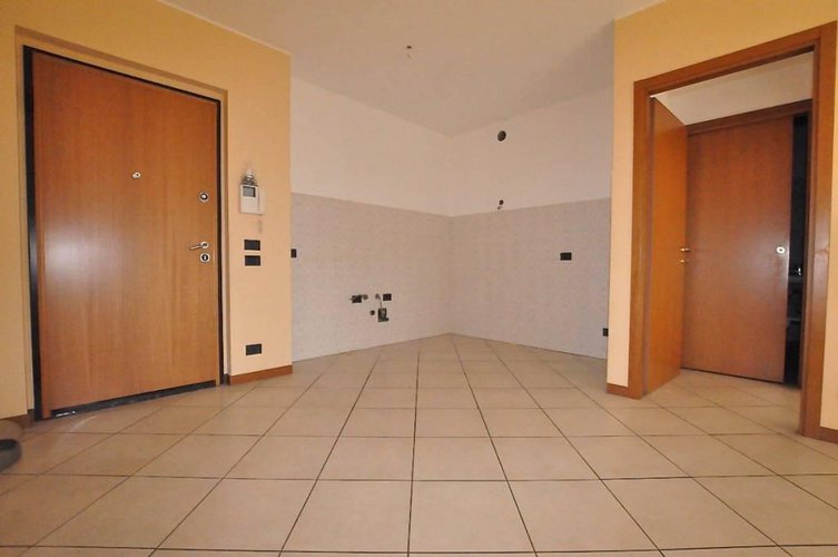 VENDESI BILOCALE CON GIARDINO A LOCATE Ponte San Pietro