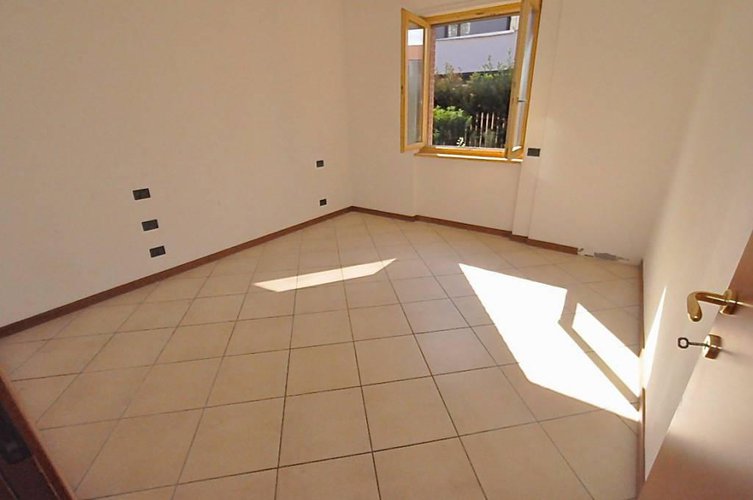 VENDESI BILOCALE CON GIARDINO A LOCATE Ponte San Pietro