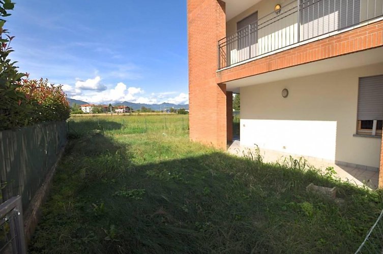 VENDESI BILOCALE CON AMPIO GIARDINO Ponte San Pietro