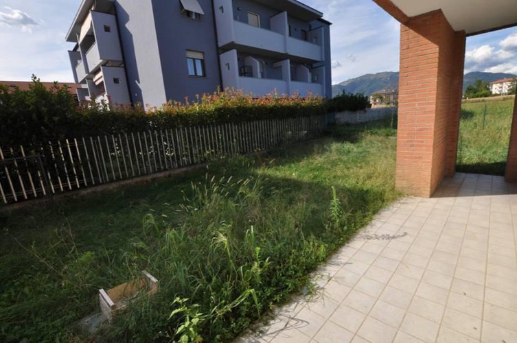 VENDESI BILOCALE CON AMPIO GIARDINO Ponte San Pietro