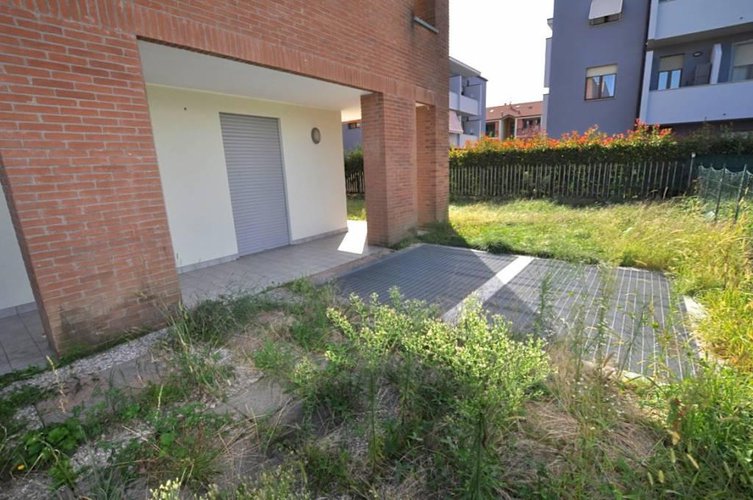 VENDESI BILOCALE CON AMPIO GIARDINO Ponte San Pietro