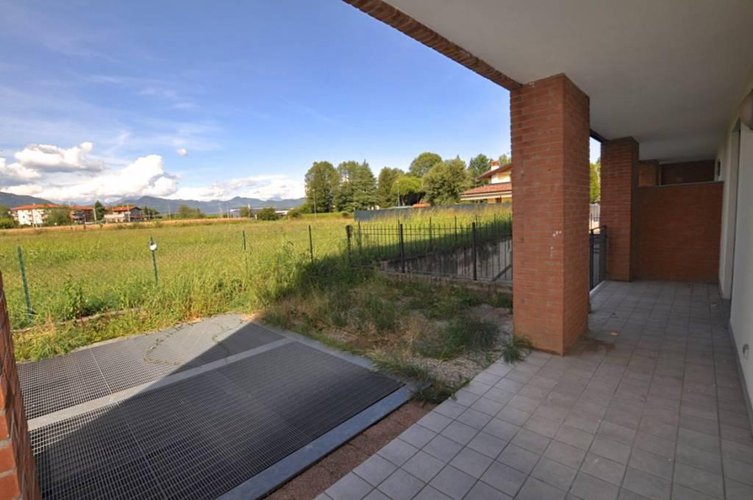 VENDESI BILOCALE CON AMPIO GIARDINO Ponte San Pietro