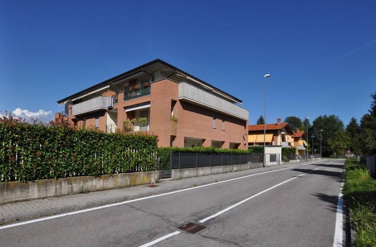 VENDESI BILOCALE CON AMPIO GIARDINO Ponte San Pietro