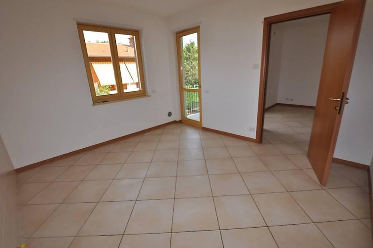 AMPIO TRILOCALE CON TERRAZZO A LOCATE Ponte San Pietro