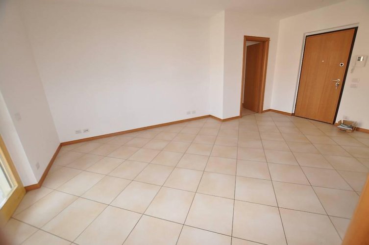 AMPIO TRILOCALE CON TERRAZZO A LOCATE Ponte San Pietro