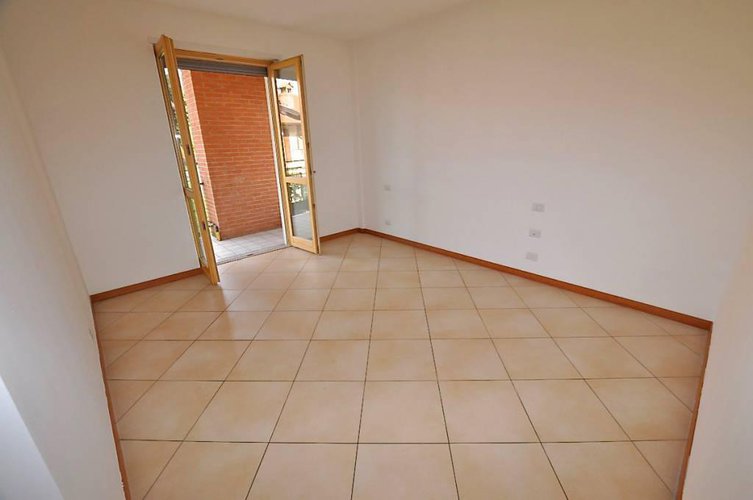 AMPIO TRILOCALE CON TERRAZZO A LOCATE Ponte San Pietro