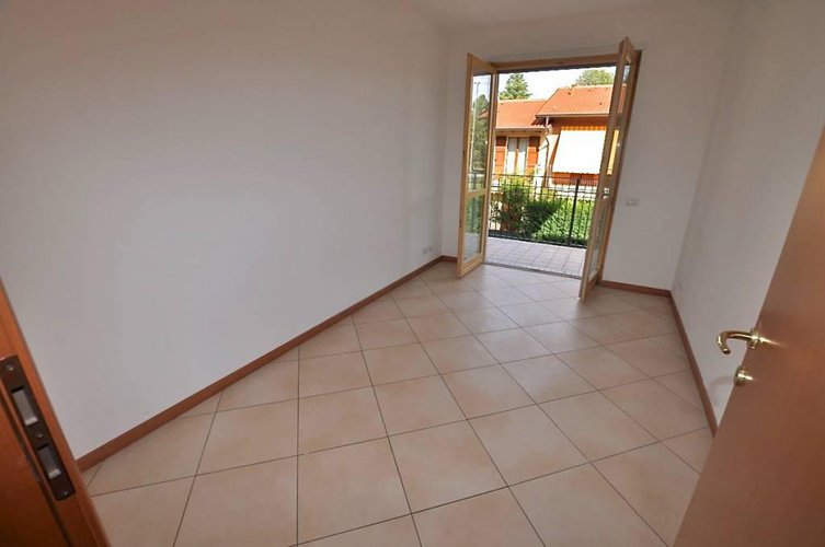 AMPIO TRILOCALE CON TERRAZZO A LOCATE Ponte San Pietro