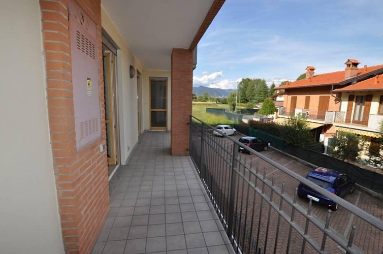 AMPIO TRILOCALE CON TERRAZZO A LOCATE Ponte San Pietro