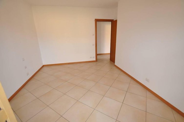 AMPIO TRILOCALE CON TERRAZZO A LOCATE Ponte San Pietro