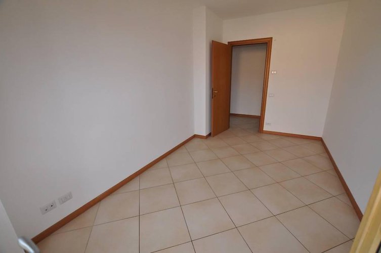 AMPIO TRILOCALE CON TERRAZZO A LOCATE Ponte San Pietro