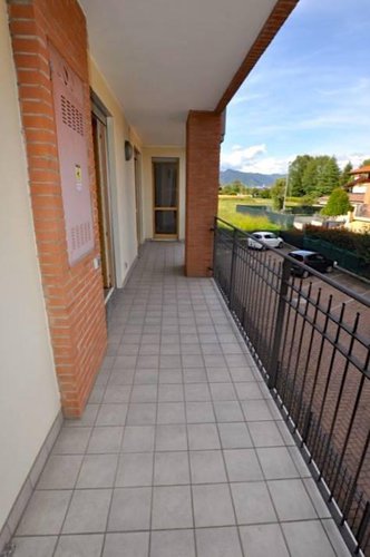 AMPIO TRILOCALE CON TERRAZZO A LOCATE Ponte San Pietro