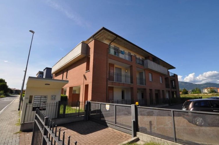 AMPIO TRILOCALE CON TERRAZZO A LOCATE Ponte San Pietro