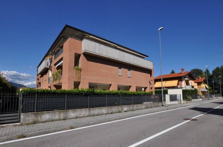 AMPIO TRILOCALE CON TERRAZZO A LOCATE Ponte San Pietro