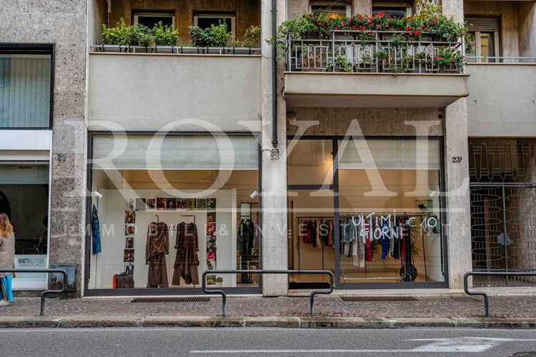 Via Spaventa - Negozio con due vetrine già locato Bergamo