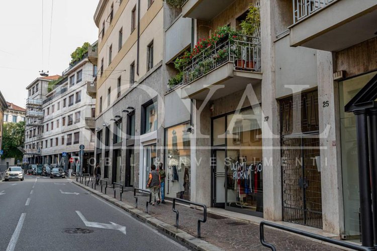 Via Spaventa - Negozio con due vetrine già locato Bergamo