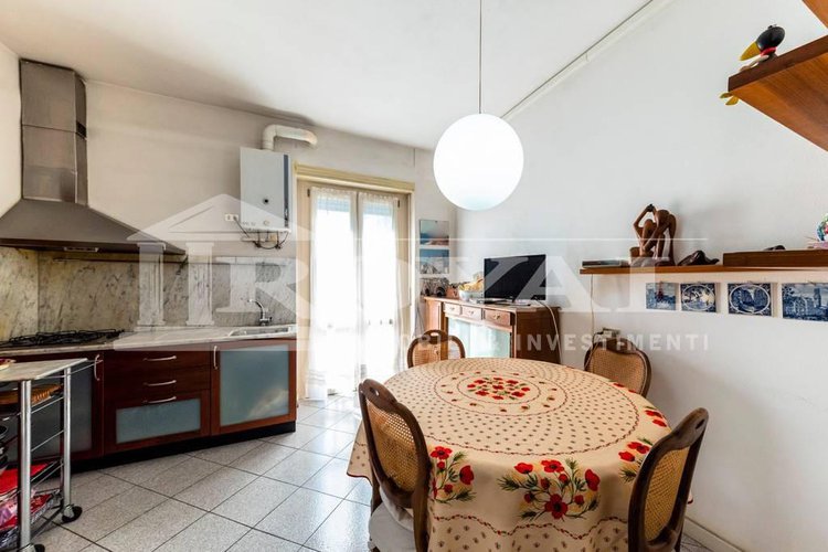 Via Scotti - Ampio trilocale con balcone Bergamo